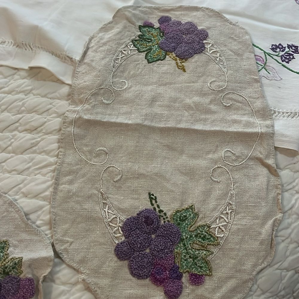 Floral Embroidered Table Runner - Picture 4 of 7